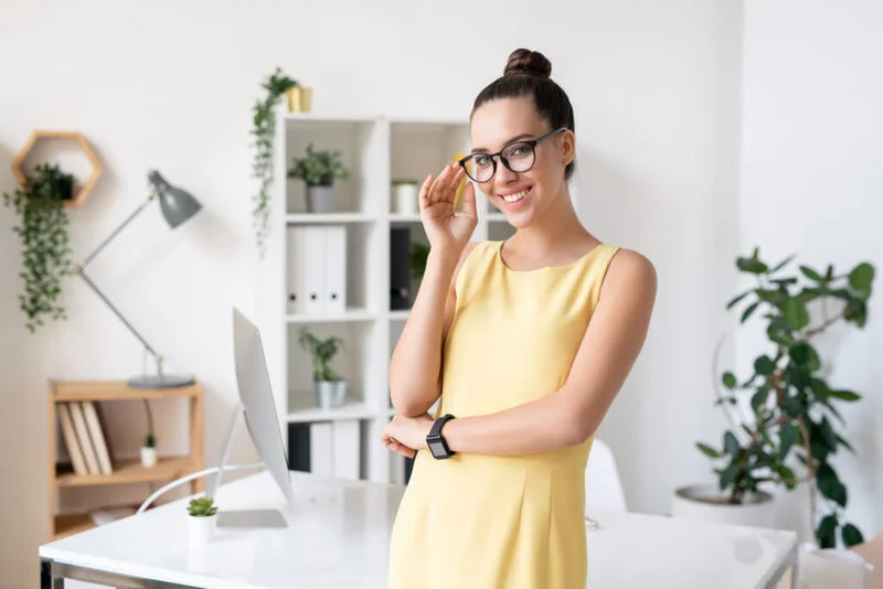 Job Interview Makeup Woman Scaled E1667545351952