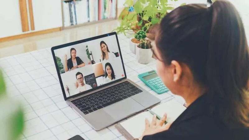 Job Seeker Engaging In Online Panel Interview 1024X576 1