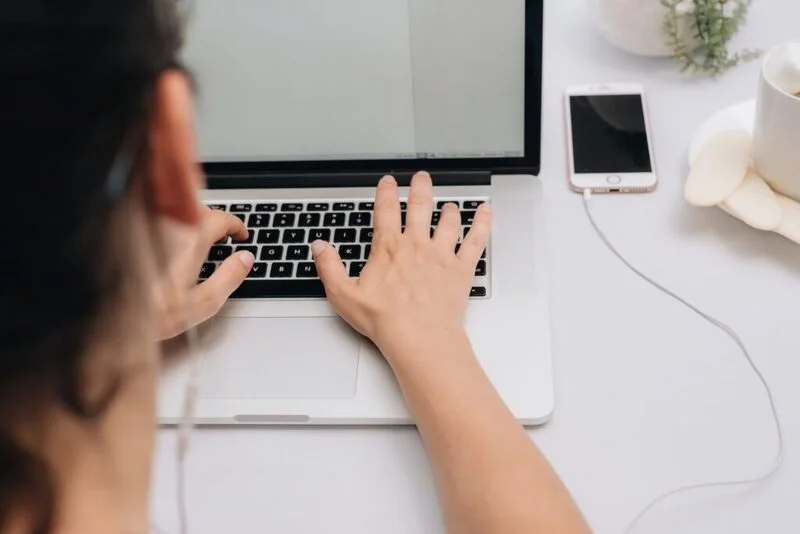 Job Seeker Writing Her Federal Resume On Her Laptop 1024X684 1