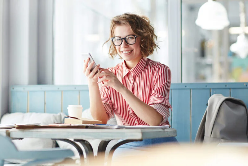 Millenial Girl Sitting Smiling Scaled E1660696193818