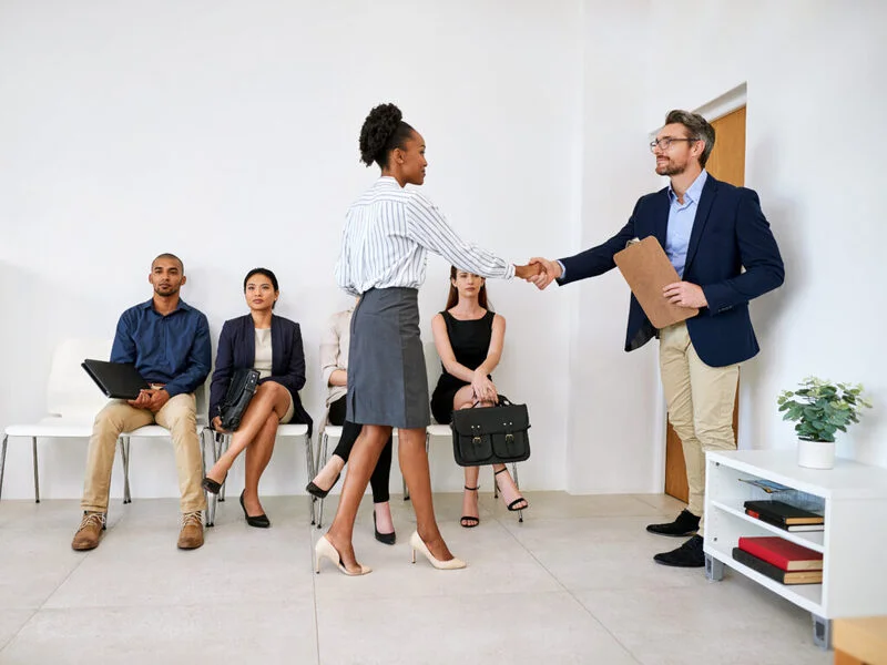 Shot Of A Group Of Businesspeople Seated In Line W 2022 12 13 23 38 33 Utc 1024X768 1