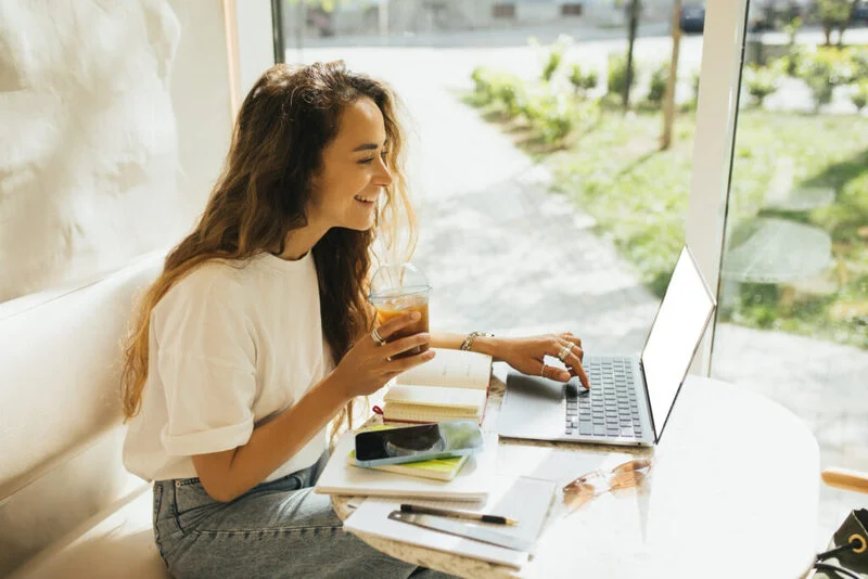 Young Woman Freelancer Working In A Coffeehouse 1024X683 1