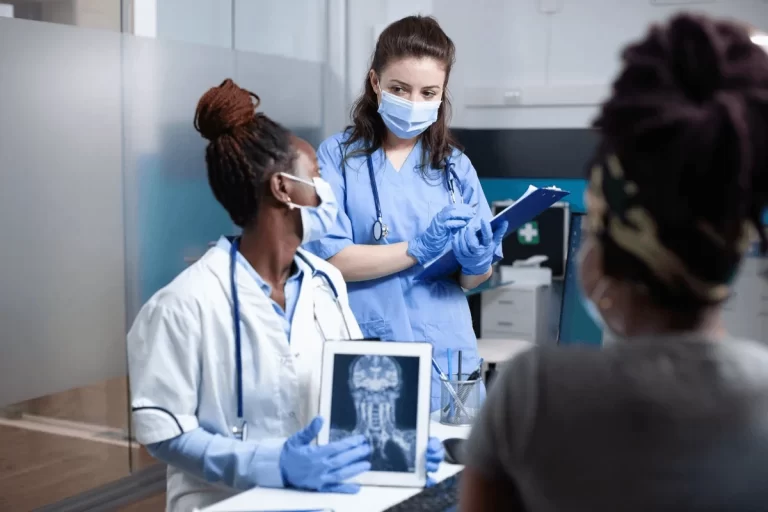 medical assistant helping a doctor at work