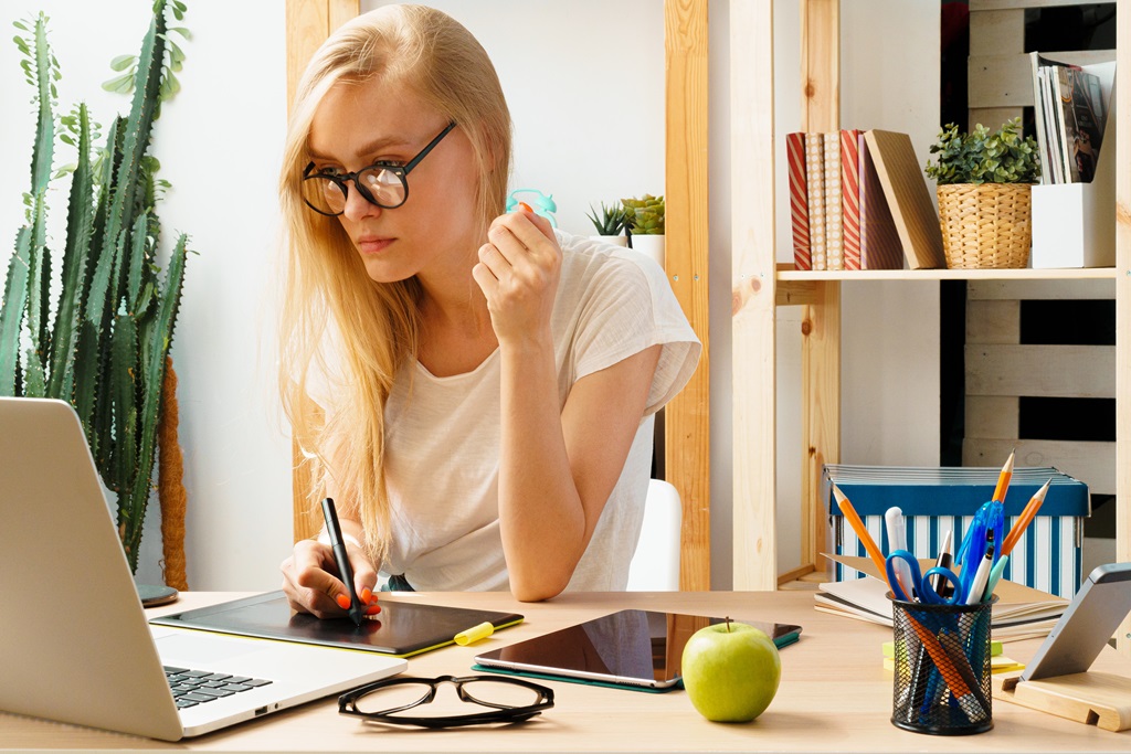 Young Female Student 
 Crafting An Impressive Linkedin Heading