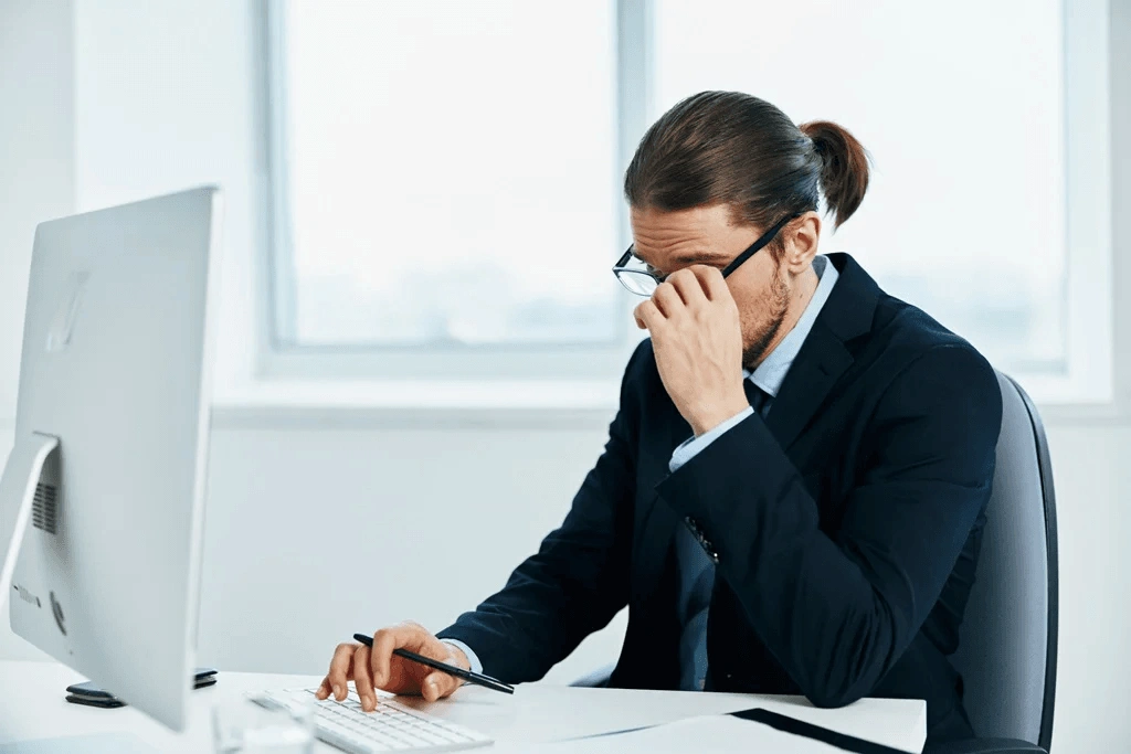 Frustrated Employee Searching Blogs With I Hate My Job Content