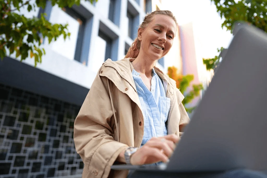 Job Seeker Adding Her Professional Affiliations In Her Resume