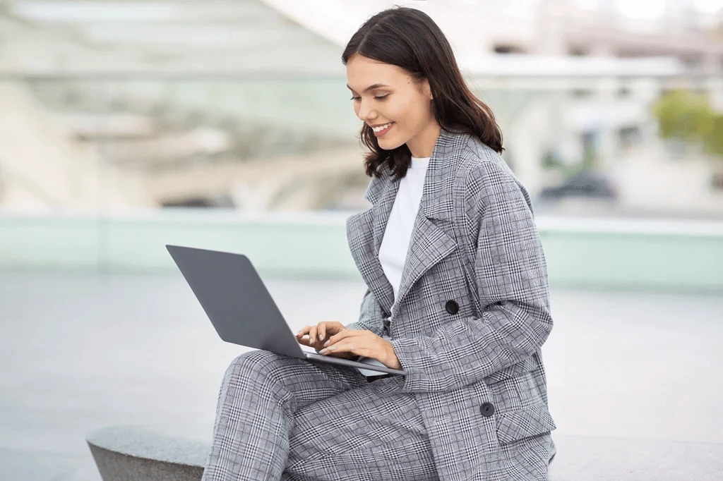 Job Seeker Writing An Email To Withdraw An Application