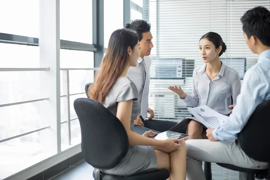 Hr Staff Talking With The Employees Engaged In Loud Quitting